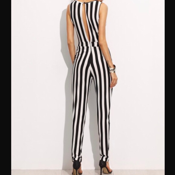 Striped Sleeveless Keyhole Summer Jumpsuit - Picture 6 of 7